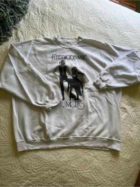 Fleetwood Mac Rumours Long Sleeve Sweatshirt. Size L/XL. Black and White